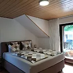 Haus Gruenewald Konukevi Zell an der Mosel