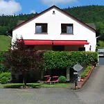 Haus Gruenewald Konukevi Zell an der Mosel